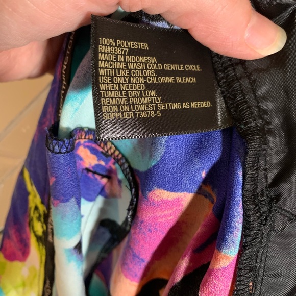 Worthington (size 14) Bright Floral Shorts with pockets - Picture 9 of 9